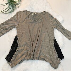 FRANCESCA’S Birdcage tan and black striped top xs